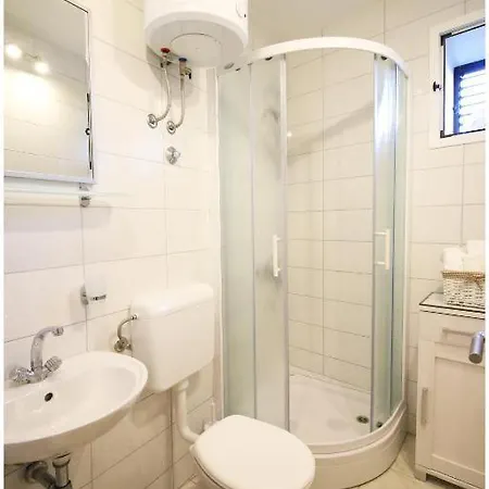 Karmela Pensionat Primošten