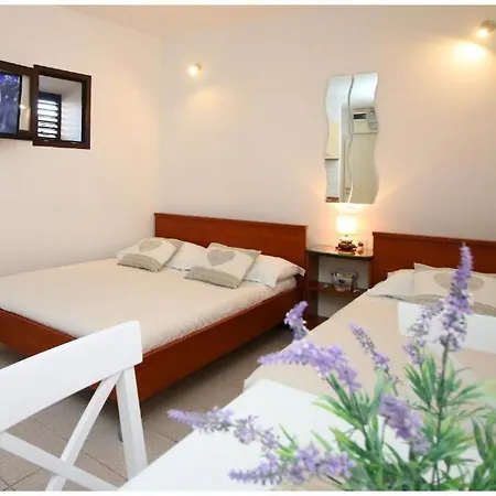 Guest house Karmela 3*